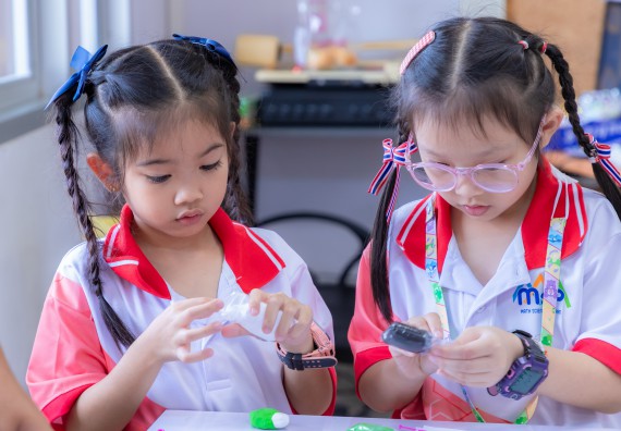 ภาพกิจกรรม  คณะวิทยาศาสตร์และเทคโนโลยี มหาวิทยาลัยราชภัฏกำแพงเพชร ร่วมกับโรงเรียนอนุบาลกำแพงเพชร จัดกิจกรรมสะเต็มศึกษา ตามโครงการฝึกทักษะเพื่อพัฒนาอุจฉริยะภาพวิทยาศาสตร์