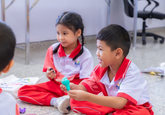 ภาพกิจกรรม  คณะวิทยาศาสตร์และเทคโนโลยี มหาวิทยาลัยราชภัฏกำแพงเพชร ร่วมกับโรงเรียนอนุบาลกำแพงเพชร จัดกิจกรรมสะเต็มศึกษา ตามโครงการฝึกทักษะเพื่อพัฒนาอุจฉริยะภาพวิทยาศาสตร์