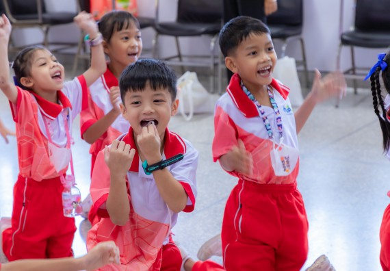 ภาพกิจกรรม  คณะวิทยาศาสตร์และเทคโนโลยี มหาวิทยาลัยราชภัฏกำแพงเพชร ร่วมกับโรงเรียนอนุบาลกำแพงเพชร จัดกิจกรรมสะเต็มศึกษา ตามโครงการฝึกทักษะเพื่อพัฒนาอุจฉริยะภาพวิทยาศาสตร์