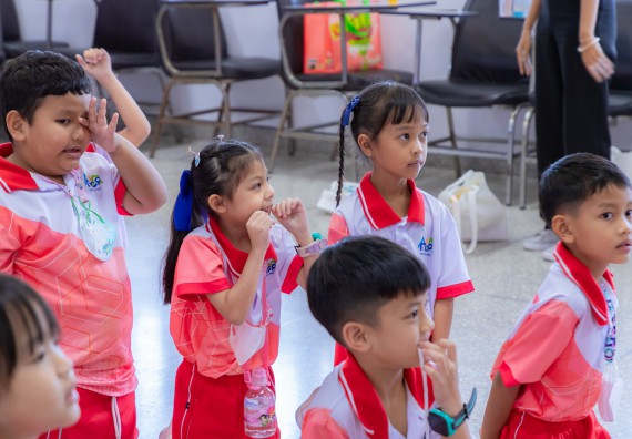 ภาพกิจกรรม  คณะวิทยาศาสตร์และเทคโนโลยี มหาวิทยาลัยราชภัฏกำแพงเพชร ร่วมกับโรงเรียนอนุบาลกำแพงเพชร จัดกิจกรรมสะเต็มศึกษา ตามโครงการฝึกทักษะเพื่อพัฒนาอุจฉริยะภาพวิทยาศาสตร์