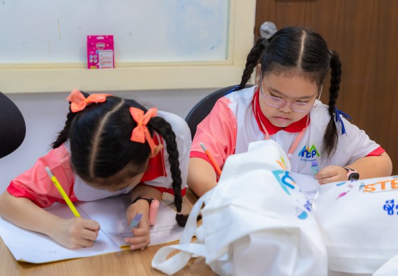 ภาพกิจกรรม  คณะวิทยาศาสตร์และเทคโนโลยี มหาวิทยาลัยราชภัฏกำแพงเพชร ร่วมกับโรงเรียนอนุบาลกำแพงเพชร จัดกิจกรรมสะเต็มศึกษา ตามโครงการฝึกทักษะเพื่อพัฒนาอุจฉริยะภาพวิทยาศาสตร์