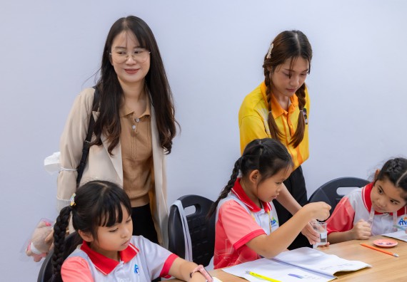 ภาพกิจกรรม  คณะวิทยาศาสตร์และเทคโนโลยี มหาวิทยาลัยราชภัฏกำแพงเพชร ร่วมกับโรงเรียนอนุบาลกำแพงเพชร จัดกิจกรรมสะเต็มศึกษา ตามโครงการฝึกทักษะเพื่อพัฒนาอุจฉริยะภาพวิทยาศาสตร์