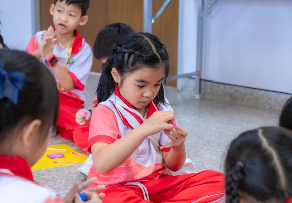 ภาพกิจกรรม  คณะวิทยาศาสตร์และเทคโนโลยี มหาวิทยาลัยราชภัฏกำแพงเพชร ร่วมกับโรงเรียนอนุบาลกำแพงเพชร จัดกิจกรรมสะเต็มศึกษา ตามโครงการฝึกทักษะเพื่อพัฒนาอุจฉริยะภาพวิทยาศาสตร์