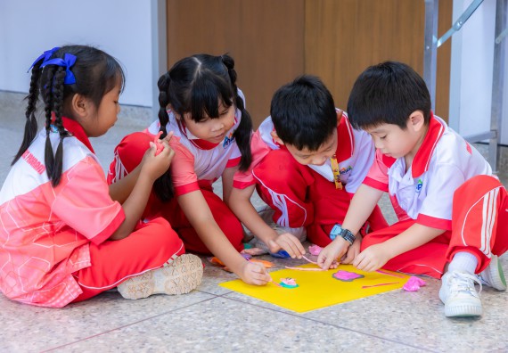 ภาพกิจกรรม  คณะวิทยาศาสตร์และเทคโนโลยี มหาวิทยาลัยราชภัฏกำแพงเพชร ร่วมกับโรงเรียนอนุบาลกำแพงเพชร จัดกิจกรรมสะเต็มศึกษา ตามโครงการฝึกทักษะเพื่อพัฒนาอุจฉริยะภาพวิทยาศาสตร์