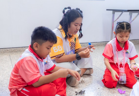 ภาพกิจกรรม  คณะวิทยาศาสตร์และเทคโนโลยี มหาวิทยาลัยราชภัฏกำแพงเพชร ร่วมกับโรงเรียนอนุบาลกำแพงเพชร จัดกิจกรรมสะเต็มศึกษา ตามโครงการฝึกทักษะเพื่อพัฒนาอุจฉริยะภาพวิทยาศาสตร์