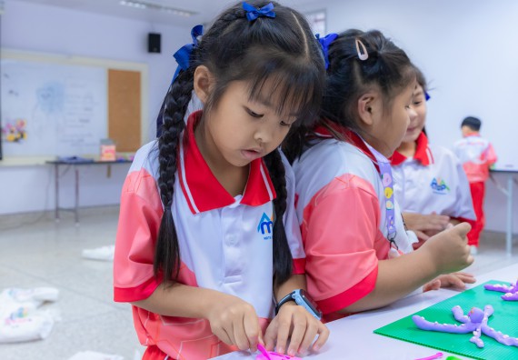 ภาพกิจกรรม  คณะวิทยาศาสตร์และเทคโนโลยี มหาวิทยาลัยราชภัฏกำแพงเพชร ร่วมกับโรงเรียนอนุบาลกำแพงเพชร จัดกิจกรรมสะเต็มศึกษา ตามโครงการฝึกทักษะเพื่อพัฒนาอุจฉริยะภาพวิทยาศาสตร์