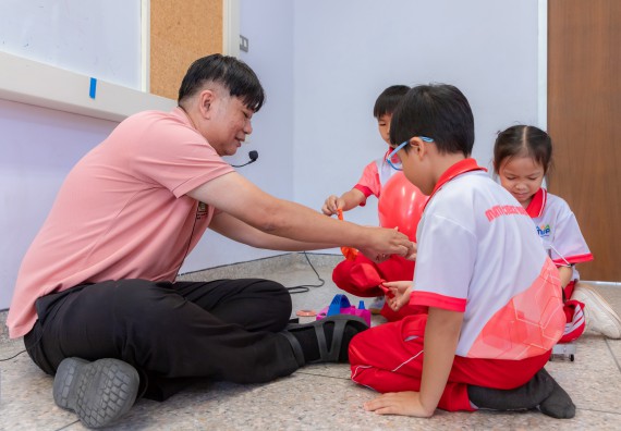 ภาพกิจกรรม  คณะวิทยาศาสตร์และเทคโนโลยี มหาวิทยาลัยราชภัฏกำแพงเพชร ร่วมกับโรงเรียนอนุบาลกำแพงเพชร จัดกิจกรรมสะเต็มศึกษา ตามโครงการฝึกทักษะเพื่อพัฒนาอุจฉริยะภาพวิทยาศาสตร์