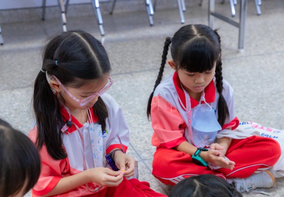 ภาพกิจกรรม  คณะวิทยาศาสตร์และเทคโนโลยี มหาวิทยาลัยราชภัฏกำแพงเพชร ร่วมกับโรงเรียนอนุบาลกำแพงเพชร จัดกิจกรรมสะเต็มศึกษา ตามโครงการฝึกทักษะเพื่อพัฒนาอุจฉริยะภาพวิทยาศาสตร์