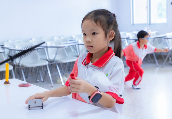 ภาพกิจกรรม  คณะวิทยาศาสตร์และเทคโนโลยี มหาวิทยาลัยราชภัฏกำแพงเพชร ร่วมกับโรงเรียนอนุบาลกำแพงเพชร จัดกิจกรรมสะเต็มศึกษา ตามโครงการฝึกทักษะเพื่อพัฒนาอุจฉริยะภาพวิทยาศาสตร์