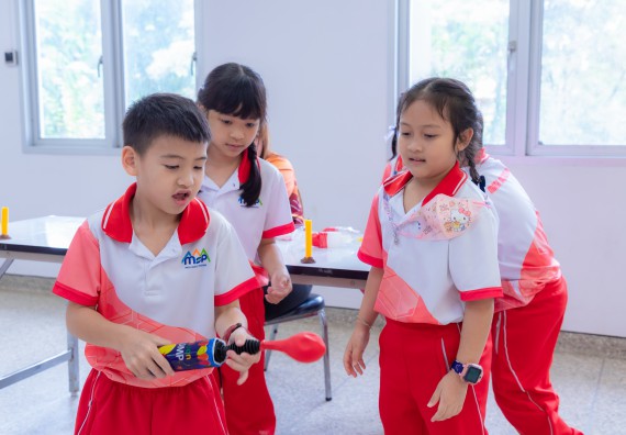 ภาพกิจกรรม  คณะวิทยาศาสตร์และเทคโนโลยี มหาวิทยาลัยราชภัฏกำแพงเพชร ร่วมกับโรงเรียนอนุบาลกำแพงเพชร จัดกิจกรรมสะเต็มศึกษา ตามโครงการฝึกทักษะเพื่อพัฒนาอุจฉริยะภาพวิทยาศาสตร์