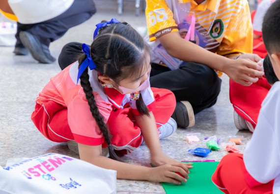 ภาพกิจกรรม  คณะวิทยาศาสตร์และเทคโนโลยี มหาวิทยาลัยราชภัฏกำแพงเพชร ร่วมกับโรงเรียนอนุบาลกำแพงเพชร จัดกิจกรรมสะเต็มศึกษา ตามโครงการฝึกทักษะเพื่อพัฒนาอุจฉริยะภาพวิทยาศาสตร์