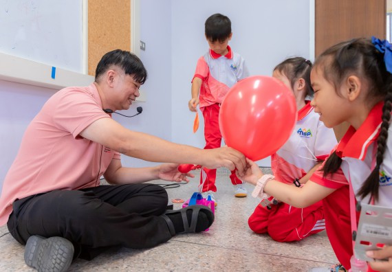 ภาพกิจกรรม  คณะวิทยาศาสตร์และเทคโนโลยี มหาวิทยาลัยราชภัฏกำแพงเพชร ร่วมกับโรงเรียนอนุบาลกำแพงเพชร จัดกิจกรรมสะเต็มศึกษา ตามโครงการฝึกทักษะเพื่อพัฒนาอุจฉริยะภาพวิทยาศาสตร์