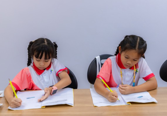 ภาพกิจกรรม  คณะวิทยาศาสตร์และเทคโนโลยี มหาวิทยาลัยราชภัฏกำแพงเพชร ร่วมกับโรงเรียนอนุบาลกำแพงเพชร จัดกิจกรรมสะเต็มศึกษา ตามโครงการฝึกทักษะเพื่อพัฒนาอุจฉริยะภาพวิทยาศาสตร์