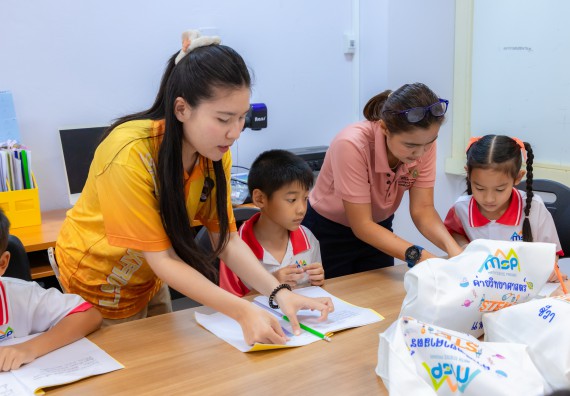 ภาพกิจกรรม  คณะวิทยาศาสตร์และเทคโนโลยี มหาวิทยาลัยราชภัฏกำแพงเพชร ร่วมกับโรงเรียนอนุบาลกำแพงเพชร จัดกิจกรรมสะเต็มศึกษา ตามโครงการฝึกทักษะเพื่อพัฒนาอุจฉริยะภาพวิทยาศาสตร์