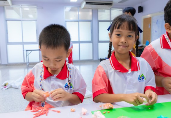 ภาพกิจกรรม  คณะวิทยาศาสตร์และเทคโนโลยี มหาวิทยาลัยราชภัฏกำแพงเพชร ร่วมกับโรงเรียนอนุบาลกำแพงเพชร จัดกิจกรรมสะเต็มศึกษา ตามโครงการฝึกทักษะเพื่อพัฒนาอุจฉริยะภาพวิทยาศาสตร์