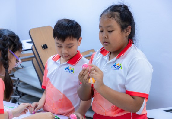 ภาพกิจกรรม  คณะวิทยาศาสตร์และเทคโนโลยี มหาวิทยาลัยราชภัฏกำแพงเพชร ร่วมกับโรงเรียนอนุบาลกำแพงเพชร จัดกิจกรรมสะเต็มศึกษา ตามโครงการฝึกทักษะเพื่อพัฒนาอุจฉริยะภาพวิทยาศาสตร์