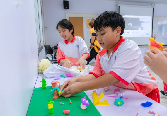 ภาพกิจกรรม  คณะวิทยาศาสตร์และเทคโนโลยี มหาวิทยาลัยราชภัฏกำแพงเพชร ร่วมกับโรงเรียนอนุบาลกำแพงเพชร จัดกิจกรรมสะเต็มศึกษา ตามโครงการฝึกทักษะเพื่อพัฒนาอุจฉริยะภาพวิทยาศาสตร์