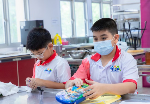 ภาพกิจกรรม  คณะวิทยาศาสตร์และเทคโนโลยี มหาวิทยาลัยราชภัฏกำแพงเพชร ร่วมกับโรงเรียนอนุบาลกำแพงเพชร จัดกิจกรรมสะเต็มศึกษา ตามโครงการฝึกทักษะเพื่อพัฒนาอุจฉริยะภาพวิทยาศาสตร์