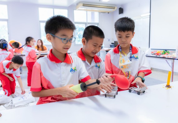 ภาพกิจกรรม  คณะวิทยาศาสตร์และเทคโนโลยี มหาวิทยาลัยราชภัฏกำแพงเพชร ร่วมกับโรงเรียนอนุบาลกำแพงเพชร จัดกิจกรรมสะเต็มศึกษา ตามโครงการฝึกทักษะเพื่อพัฒนาอุจฉริยะภาพวิทยาศาสตร์