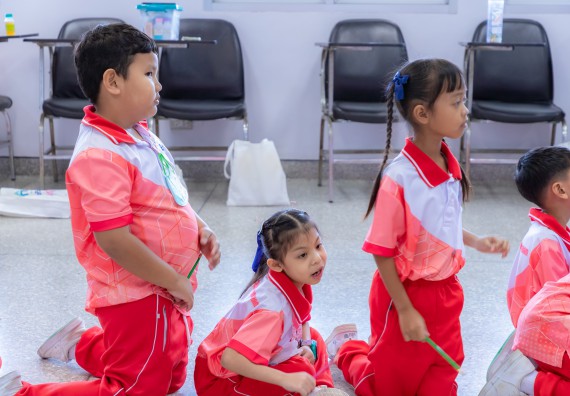 ภาพกิจกรรม  คณะวิทยาศาสตร์และเทคโนโลยี มหาวิทยาลัยราชภัฏกำแพงเพชร ร่วมกับโรงเรียนอนุบาลกำแพงเพชร จัดกิจกรรมสะเต็มศึกษา ตามโครงการฝึกทักษะเพื่อพัฒนาอุจฉริยะภาพวิทยาศาสตร์