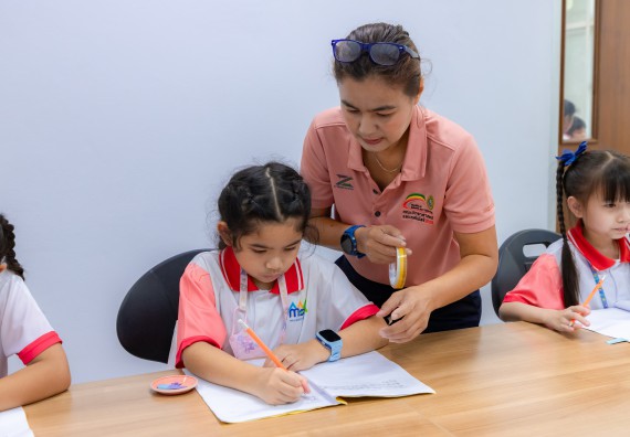 ภาพกิจกรรม  คณะวิทยาศาสตร์และเทคโนโลยี มหาวิทยาลัยราชภัฏกำแพงเพชร ร่วมกับโรงเรียนอนุบาลกำแพงเพชร จัดกิจกรรมสะเต็มศึกษา ตามโครงการฝึกทักษะเพื่อพัฒนาอุจฉริยะภาพวิทยาศาสตร์