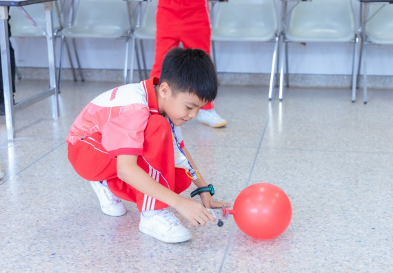 ภาพกิจกรรม  คณะวิทยาศาสตร์และเทคโนโลยี มหาวิทยาลัยราชภัฏกำแพงเพชร ร่วมกับโรงเรียนอนุบาลกำแพงเพชร จัดกิจกรรมสะเต็มศึกษา ตามโครงการฝึกทักษะเพื่อพัฒนาอุจฉริยะภาพวิทยาศาสตร์