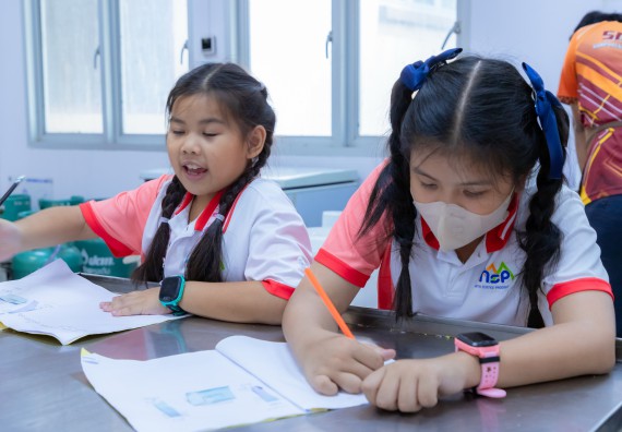 ภาพกิจกรรม  คณะวิทยาศาสตร์และเทคโนโลยี มหาวิทยาลัยราชภัฏกำแพงเพชร ร่วมกับโรงเรียนอนุบาลกำแพงเพชร จัดกิจกรรมสะเต็มศึกษา ตามโครงการฝึกทักษะเพื่อพัฒนาอุจฉริยะภาพวิทยาศาสตร์