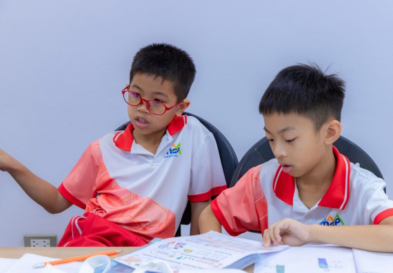 ภาพกิจกรรม  คณะวิทยาศาสตร์และเทคโนโลยี มหาวิทยาลัยราชภัฏกำแพงเพชร ร่วมกับโรงเรียนอนุบาลกำแพงเพชร จัดกิจกรรมสะเต็มศึกษา ตามโครงการฝึกทักษะเพื่อพัฒนาอุจฉริยะภาพวิทยาศาสตร์