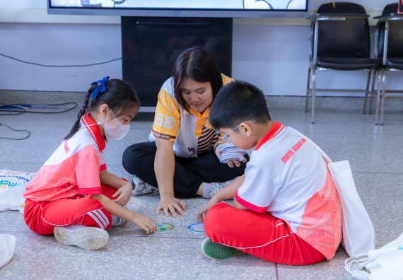 ภาพกิจกรรม  คณะวิทยาศาสตร์และเทคโนโลยี มหาวิทยาลัยราชภัฏกำแพงเพชร ร่วมกับโรงเรียนอนุบาลกำแพงเพชร จัดกิจกรรมสะเต็มศึกษา ตามโครงการฝึกทักษะเพื่อพัฒนาอุจฉริยะภาพวิทยาศาสตร์