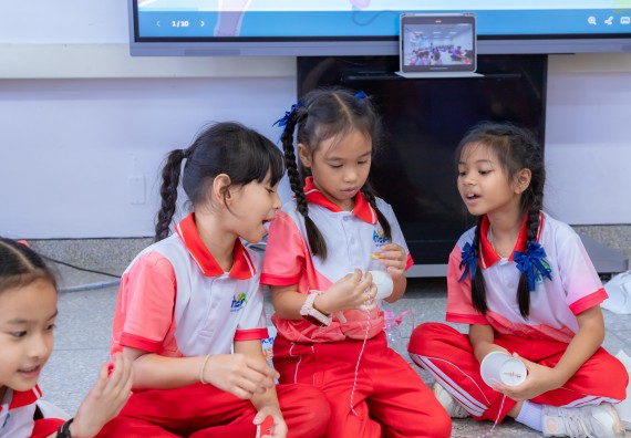 ภาพกิจกรรม  คณะวิทยาศาสตร์และเทคโนโลยี มหาวิทยาลัยราชภัฏกำแพงเพชร ร่วมกับโรงเรียนอนุบาลกำแพงเพชร จัดกิจกรรมสะเต็มศึกษา ตามโครงการฝึกทักษะเพื่อพัฒนาอุจฉริยะภาพวิทยาศาสตร์