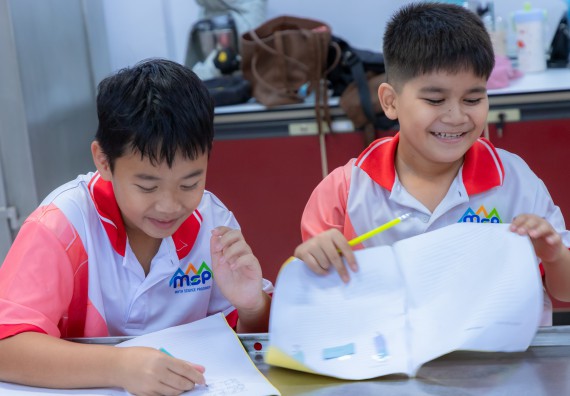 ภาพกิจกรรม  คณะวิทยาศาสตร์และเทคโนโลยี มหาวิทยาลัยราชภัฏกำแพงเพชร ร่วมกับโรงเรียนอนุบาลกำแพงเพชร จัดกิจกรรมสะเต็มศึกษา ตามโครงการฝึกทักษะเพื่อพัฒนาอุจฉริยะภาพวิทยาศาสตร์