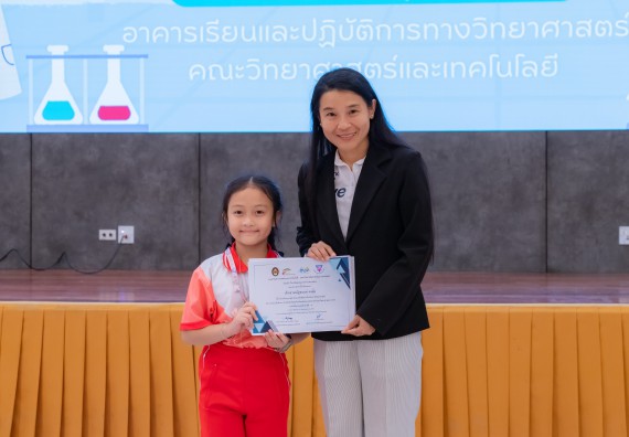 ภาพกิจกรรม  คณะวิทยาศาสตร์และเทคโนโลยี มหาวิทยาลัยราชภัฏกำแพงเพชร ร่วมกับโรงเรียนอนุบาลกำแพงเพชร จัดกิจกรรมสะเต็มศึกษา ตามโครงการฝึกทักษะเพื่อพัฒนาอุจฉริยะภาพวิทยาศาสตร์