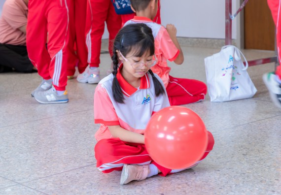 ภาพกิจกรรม  คณะวิทยาศาสตร์และเทคโนโลยี มหาวิทยาลัยราชภัฏกำแพงเพชร ร่วมกับโรงเรียนอนุบาลกำแพงเพชร จัดกิจกรรมสะเต็มศึกษา ตามโครงการฝึกทักษะเพื่อพัฒนาอุจฉริยะภาพวิทยาศาสตร์