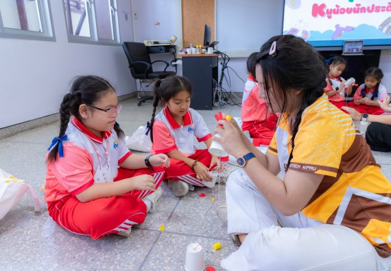 ภาพกิจกรรม  คณะวิทยาศาสตร์และเทคโนโลยี มหาวิทยาลัยราชภัฏกำแพงเพชร ร่วมกับโรงเรียนอนุบาลกำแพงเพชร จัดกิจกรรมสะเต็มศึกษา ตามโครงการฝึกทักษะเพื่อพัฒนาอุจฉริยะภาพวิทยาศาสตร์