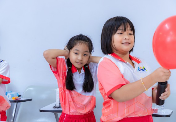 ภาพกิจกรรม  คณะวิทยาศาสตร์และเทคโนโลยี มหาวิทยาลัยราชภัฏกำแพงเพชร ร่วมกับโรงเรียนอนุบาลกำแพงเพชร จัดกิจกรรมสะเต็มศึกษา ตามโครงการฝึกทักษะเพื่อพัฒนาอุจฉริยะภาพวิทยาศาสตร์