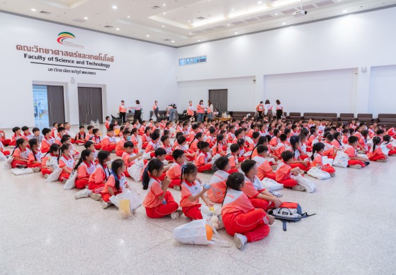 ภาพกิจกรรม  คณะวิทยาศาสตร์และเทคโนโลยี มหาวิทยาลัยราชภัฏกำแพงเพชร ร่วมกับโรงเรียนอนุบาลกำแพงเพชร จัดกิจกรรมสะเต็มศึกษา ตามโครงการฝึกทักษะเพื่อพัฒนาอุจฉริยะภาพวิทยาศาสตร์