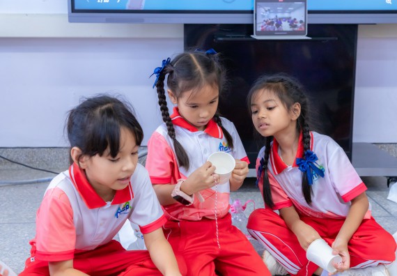 ภาพกิจกรรม  คณะวิทยาศาสตร์และเทคโนโลยี มหาวิทยาลัยราชภัฏกำแพงเพชร ร่วมกับโรงเรียนอนุบาลกำแพงเพชร จัดกิจกรรมสะเต็มศึกษา ตามโครงการฝึกทักษะเพื่อพัฒนาอุจฉริยะภาพวิทยาศาสตร์