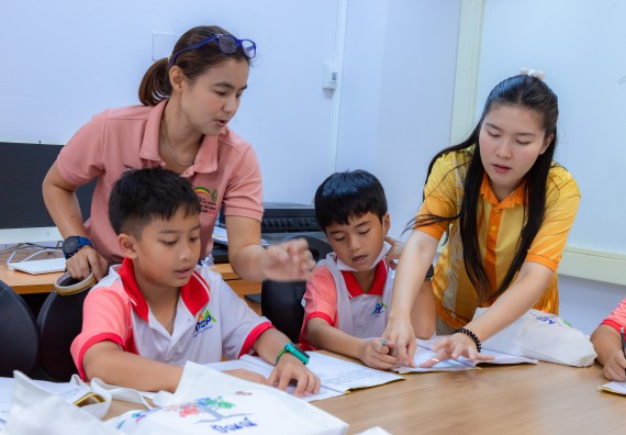 ภาพกิจกรรม  คณะวิทยาศาสตร์และเทคโนโลยี มหาวิทยาลัยราชภัฏกำแพงเพชร ร่วมกับโรงเรียนอนุบาลกำแพงเพชร จัดกิจกรรมสะเต็มศึกษา ตามโครงการฝึกทักษะเพื่อพัฒนาอุจฉริยะภาพวิทยาศาสตร์