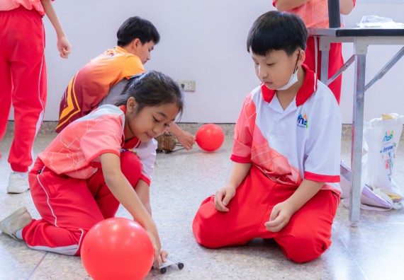 ภาพกิจกรรม  คณะวิทยาศาสตร์และเทคโนโลยี มหาวิทยาลัยราชภัฏกำแพงเพชร ร่วมกับโรงเรียนอนุบาลกำแพงเพชร จัดกิจกรรมสะเต็มศึกษา ตามโครงการฝึกทักษะเพื่อพัฒนาอุจฉริยะภาพวิทยาศาสตร์