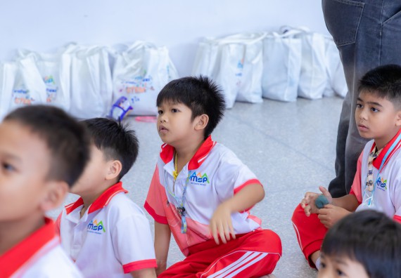 ภาพกิจกรรม  คณะวิทยาศาสตร์และเทคโนโลยี มหาวิทยาลัยราชภัฏกำแพงเพชร ร่วมกับโรงเรียนอนุบาลกำแพงเพชร จัดกิจกรรมสะเต็มศึกษา ตามโครงการฝึกทักษะเพื่อพัฒนาอุจฉริยะภาพวิทยาศาสตร์