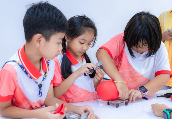 ภาพกิจกรรม  คณะวิทยาศาสตร์และเทคโนโลยี มหาวิทยาลัยราชภัฏกำแพงเพชร ร่วมกับโรงเรียนอนุบาลกำแพงเพชร จัดกิจกรรมสะเต็มศึกษา ตามโครงการฝึกทักษะเพื่อพัฒนาอุจฉริยะภาพวิทยาศาสตร์