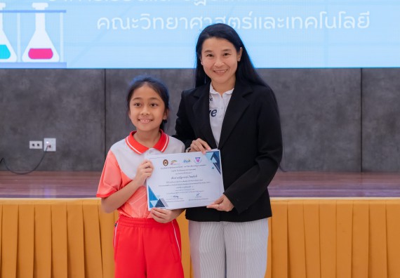 ภาพกิจกรรม  คณะวิทยาศาสตร์และเทคโนโลยี มหาวิทยาลัยราชภัฏกำแพงเพชร ร่วมกับโรงเรียนอนุบาลกำแพงเพชร จัดกิจกรรมสะเต็มศึกษา ตามโครงการฝึกทักษะเพื่อพัฒนาอุจฉริยะภาพวิทยาศาสตร์