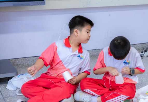 ภาพกิจกรรม  คณะวิทยาศาสตร์และเทคโนโลยี มหาวิทยาลัยราชภัฏกำแพงเพชร ร่วมกับโรงเรียนอนุบาลกำแพงเพชร จัดกิจกรรมสะเต็มศึกษา ตามโครงการฝึกทักษะเพื่อพัฒนาอุจฉริยะภาพวิทยาศาสตร์