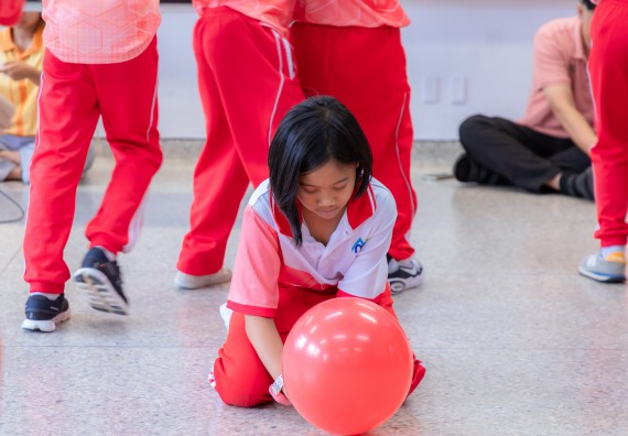ภาพกิจกรรม  คณะวิทยาศาสตร์และเทคโนโลยี มหาวิทยาลัยราชภัฏกำแพงเพชร ร่วมกับโรงเรียนอนุบาลกำแพงเพชร จัดกิจกรรมสะเต็มศึกษา ตามโครงการฝึกทักษะเพื่อพัฒนาอุจฉริยะภาพวิทยาศาสตร์