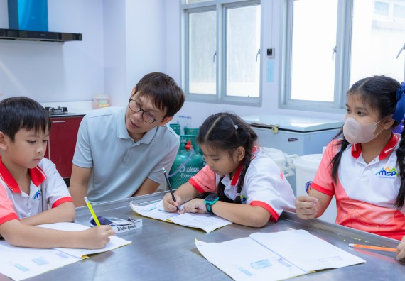 ภาพกิจกรรม  คณะวิทยาศาสตร์และเทคโนโลยี มหาวิทยาลัยราชภัฏกำแพงเพชร ร่วมกับโรงเรียนอนุบาลกำแพงเพชร จัดกิจกรรมสะเต็มศึกษา ตามโครงการฝึกทักษะเพื่อพัฒนาอุจฉริยะภาพวิทยาศาสตร์