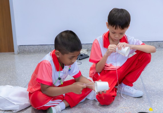 ภาพกิจกรรม  คณะวิทยาศาสตร์และเทคโนโลยี มหาวิทยาลัยราชภัฏกำแพงเพชร ร่วมกับโรงเรียนอนุบาลกำแพงเพชร จัดกิจกรรมสะเต็มศึกษา ตามโครงการฝึกทักษะเพื่อพัฒนาอุจฉริยะภาพวิทยาศาสตร์