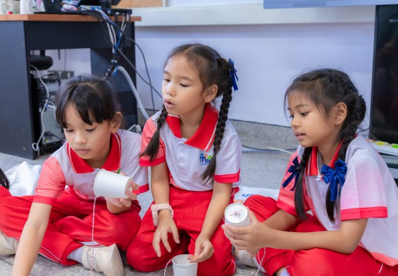 ภาพกิจกรรม  คณะวิทยาศาสตร์และเทคโนโลยี มหาวิทยาลัยราชภัฏกำแพงเพชร ร่วมกับโรงเรียนอนุบาลกำแพงเพชร จัดกิจกรรมสะเต็มศึกษา ตามโครงการฝึกทักษะเพื่อพัฒนาอุจฉริยะภาพวิทยาศาสตร์