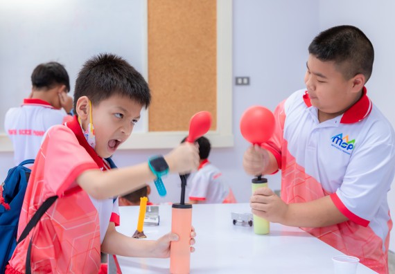 ภาพกิจกรรม  คณะวิทยาศาสตร์และเทคโนโลยี มหาวิทยาลัยราชภัฏกำแพงเพชร ร่วมกับโรงเรียนอนุบาลกำแพงเพชร จัดกิจกรรมสะเต็มศึกษา ตามโครงการฝึกทักษะเพื่อพัฒนาอุจฉริยะภาพวิทยาศาสตร์