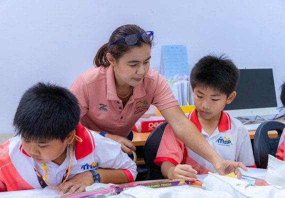 ภาพกิจกรรม  คณะวิทยาศาสตร์และเทคโนโลยี มหาวิทยาลัยราชภัฏกำแพงเพชร ร่วมกับโรงเรียนอนุบาลกำแพงเพชร จัดกิจกรรมสะเต็มศึกษา ตามโครงการฝึกทักษะเพื่อพัฒนาอุจฉริยะภาพวิทยาศาสตร์