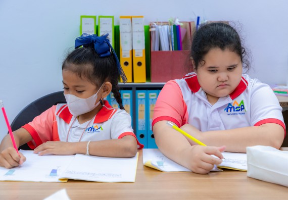 ภาพกิจกรรม  คณะวิทยาศาสตร์และเทคโนโลยี มหาวิทยาลัยราชภัฏกำแพงเพชร ร่วมกับโรงเรียนอนุบาลกำแพงเพชร จัดกิจกรรมสะเต็มศึกษา ตามโครงการฝึกทักษะเพื่อพัฒนาอุจฉริยะภาพวิทยาศาสตร์